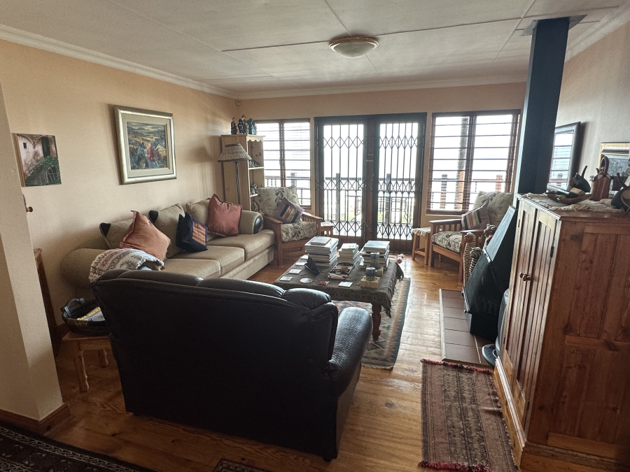 6 Bedroom Property for Sale in Outeniqua Strand Western Cape